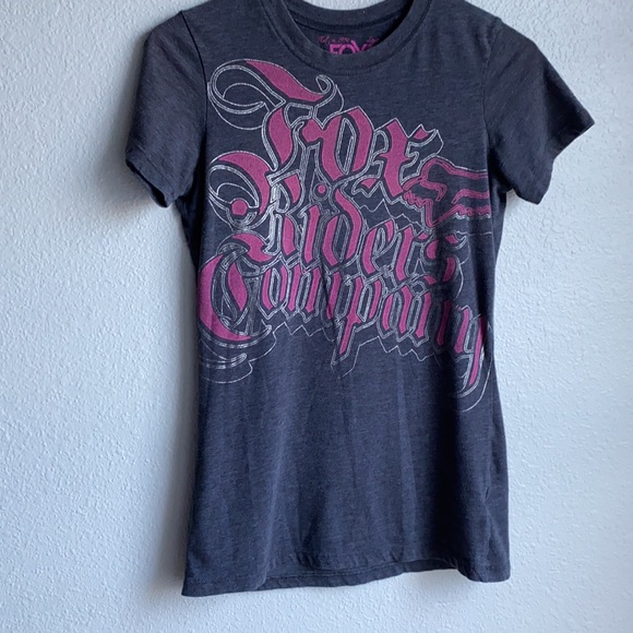 Dead stock fox riders tee 💕 - Picture 2 of 6